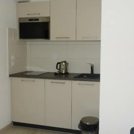 Studio Hyeres, 1 Piece, 4 Personnes - Fr-1-335-72 Apartamento